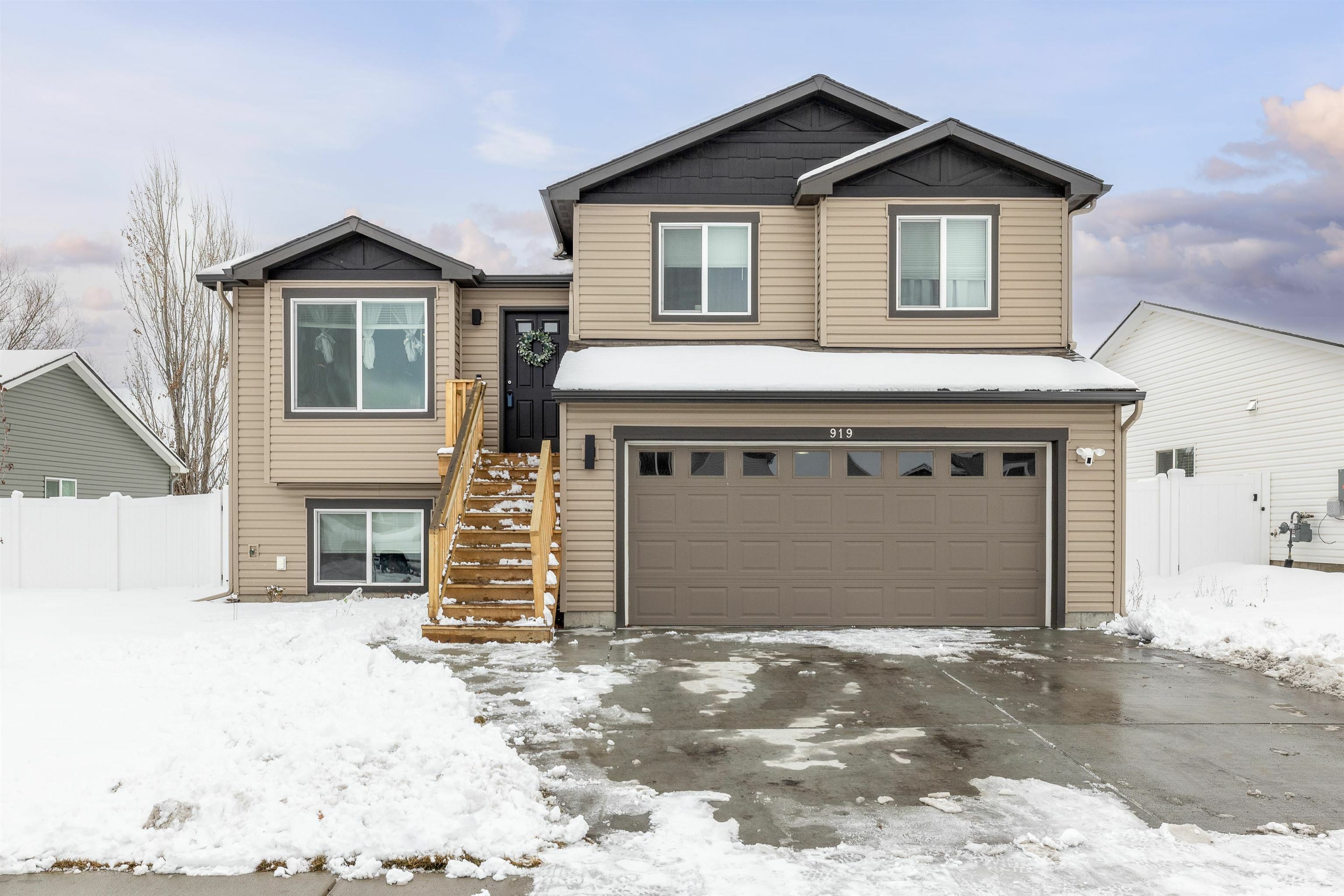 Property Photo: 919 S Bogen Ct WA 99224