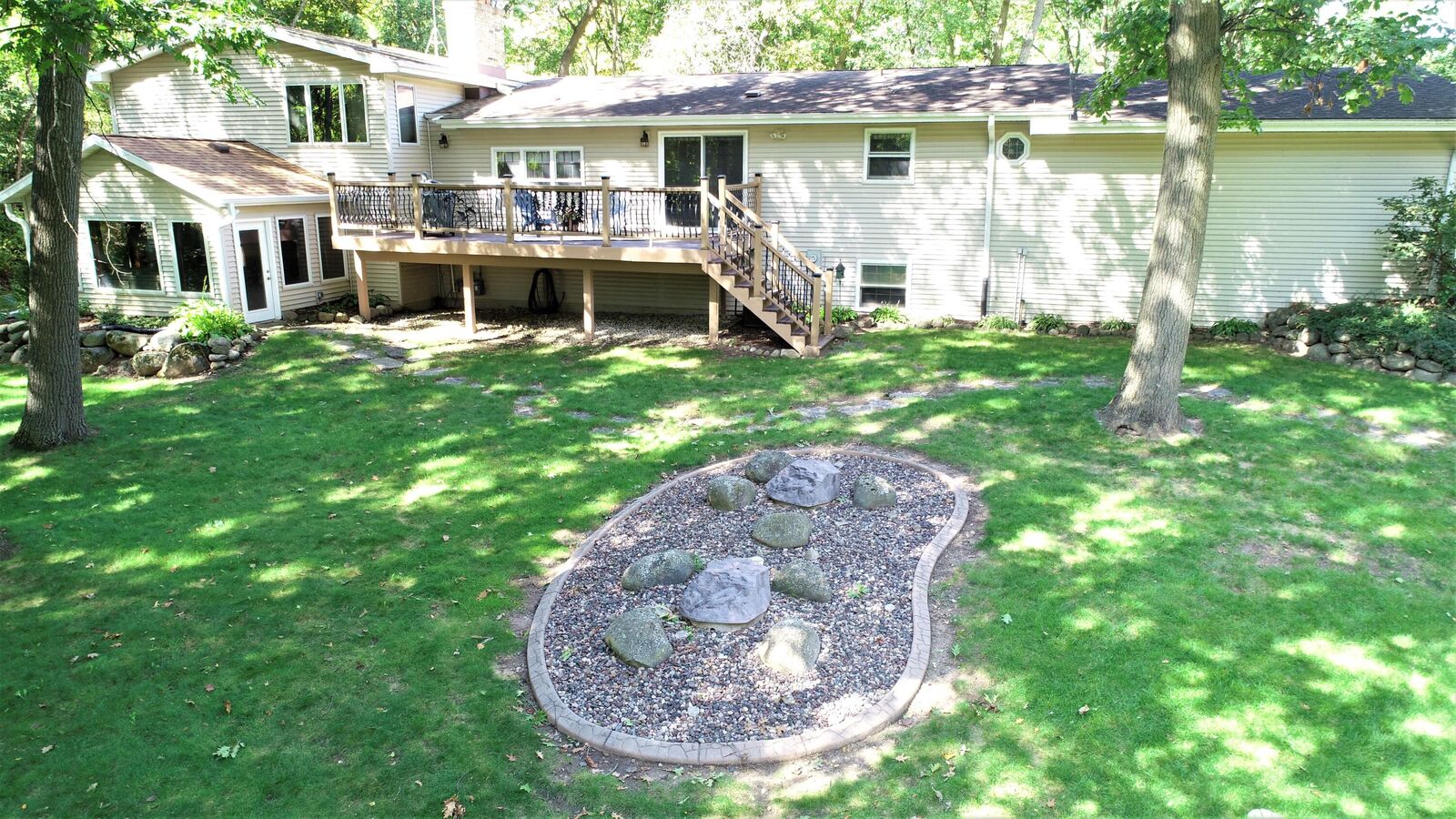 Property Photo:  W265n6920 Thousand Oaks Dr  WI 53089 