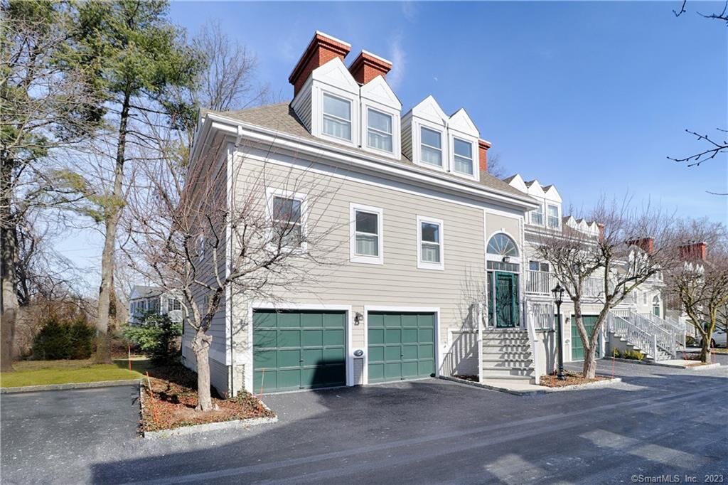 Property Photo:  450 Center Street 5  CT 06890 