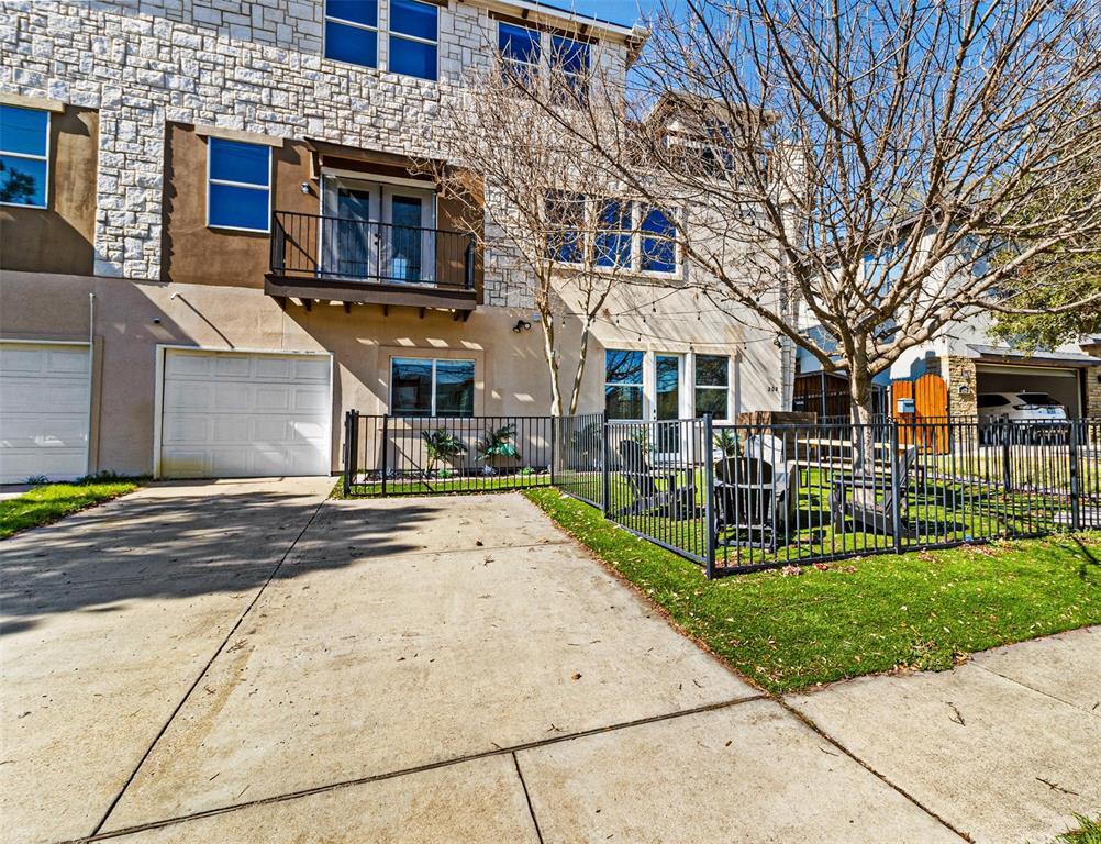 Property Photo: 302 Slaughter Avenue TX 75214
