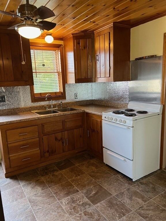 Property Photo:  167-169 Main St 3  MA 01504 