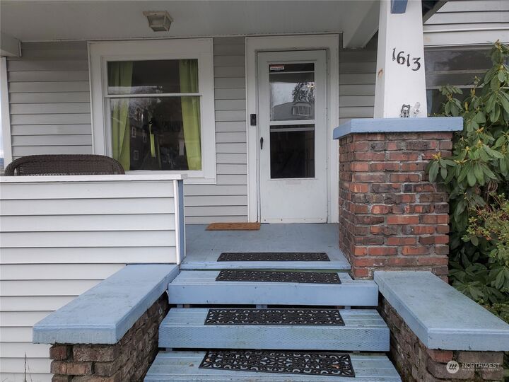Property Photo:  1613 Burwell Street  WA 98337 