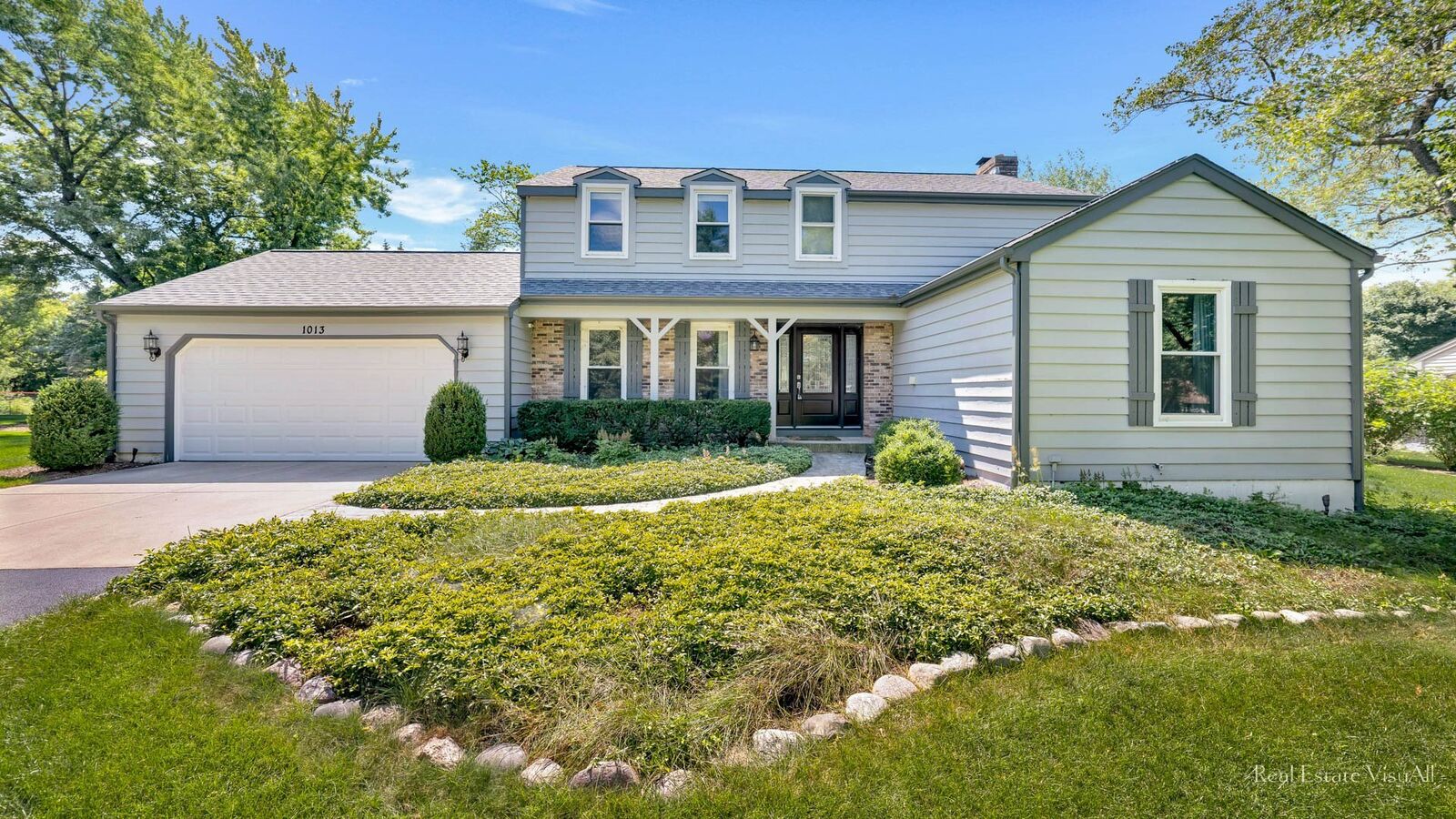 Property Photo:  1013 Twisted Oak Court  IL 60102 