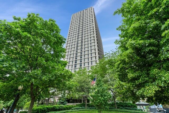 Property Photo:  1960 N Lincoln Park West 1606  IL 60614 