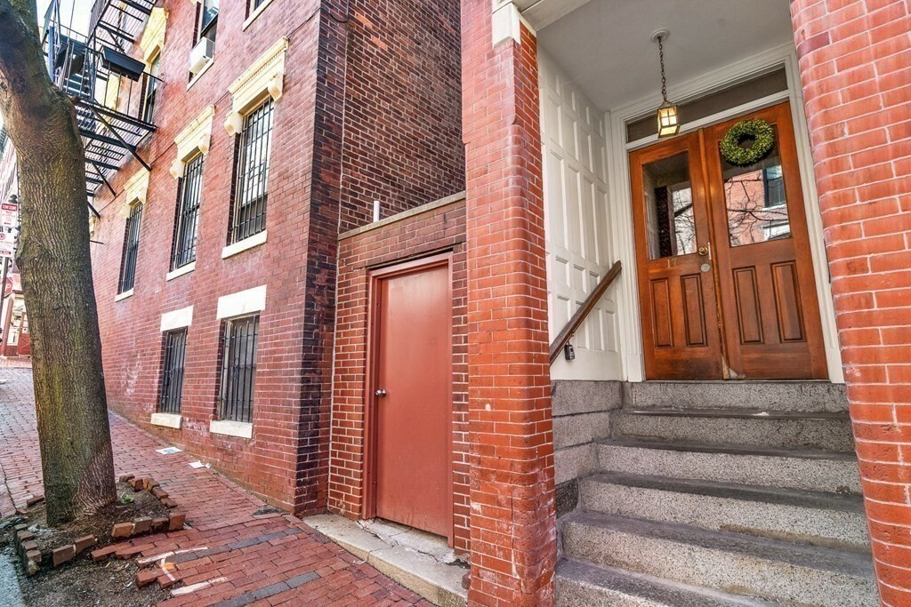 Property Photo:  17 Grove St 3  MA 02114 