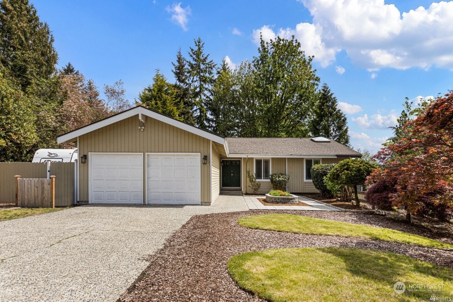 Property Photo:  13925 SE 60th Street  WA 98006 