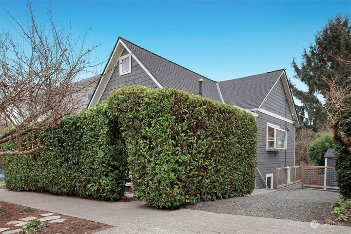 Property Photo:  814 26th Avenue E  WA 98112 