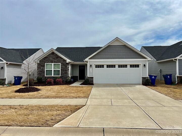 4124 Mackinnon Drive  Charlotte NC 28214 photo