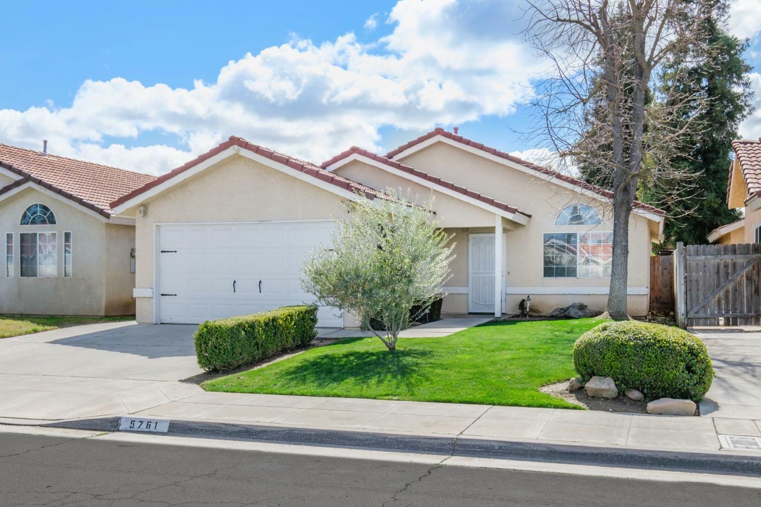 Property Photo:  5761 W Escalon Avenue  CA 93722 