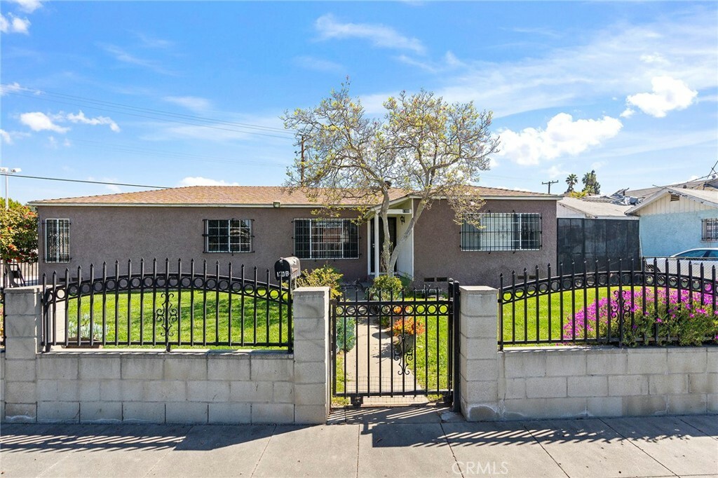 Property Photo:  1102 S Temple Avenue  CA 90221 