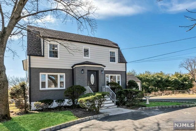 Property Photo:  807 Pascack Road  NJ 07652 