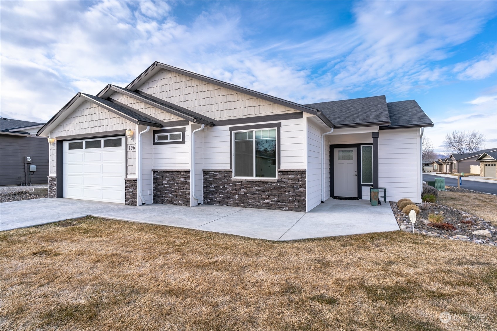 Property Photo: 196 Pershing Circle WA 98801