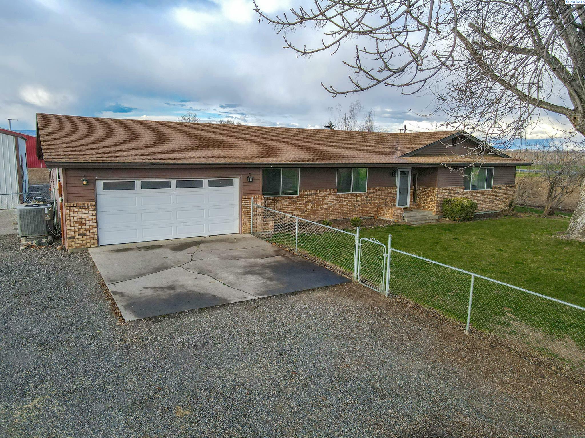 Property Photo:  1983 Apricot  WA 98930 