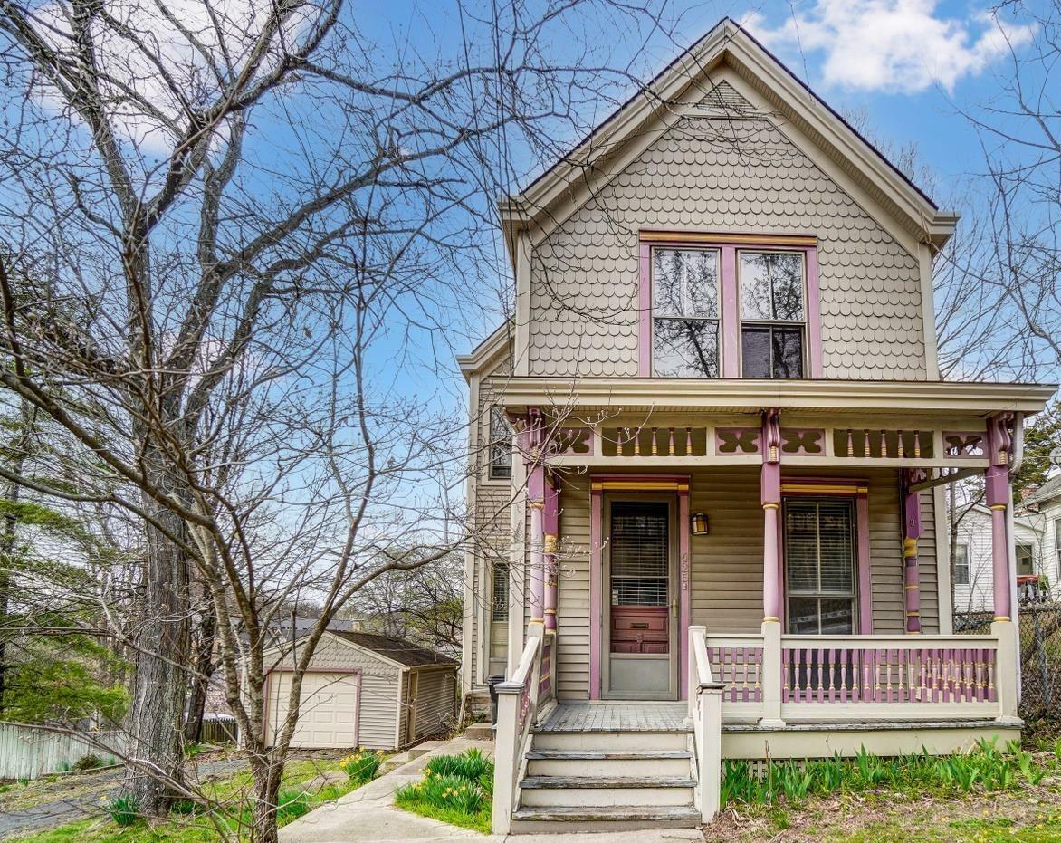 Property Photo:  425 McDowell St  OH 45226 