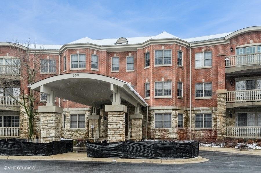 Property Photo: 950 Augusta Way 305 IL 60035