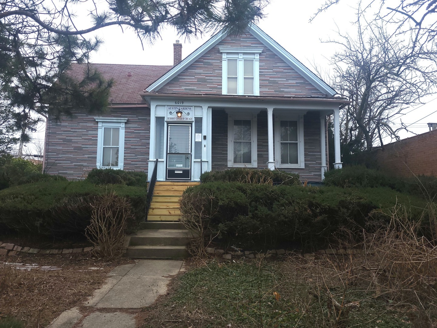 Property Photo: 6019 W Addison Street IL 60634