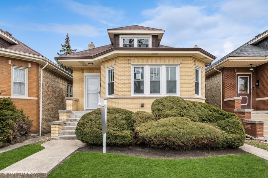 Property Photo: 3525 N Nottingham Avenue IL 60634