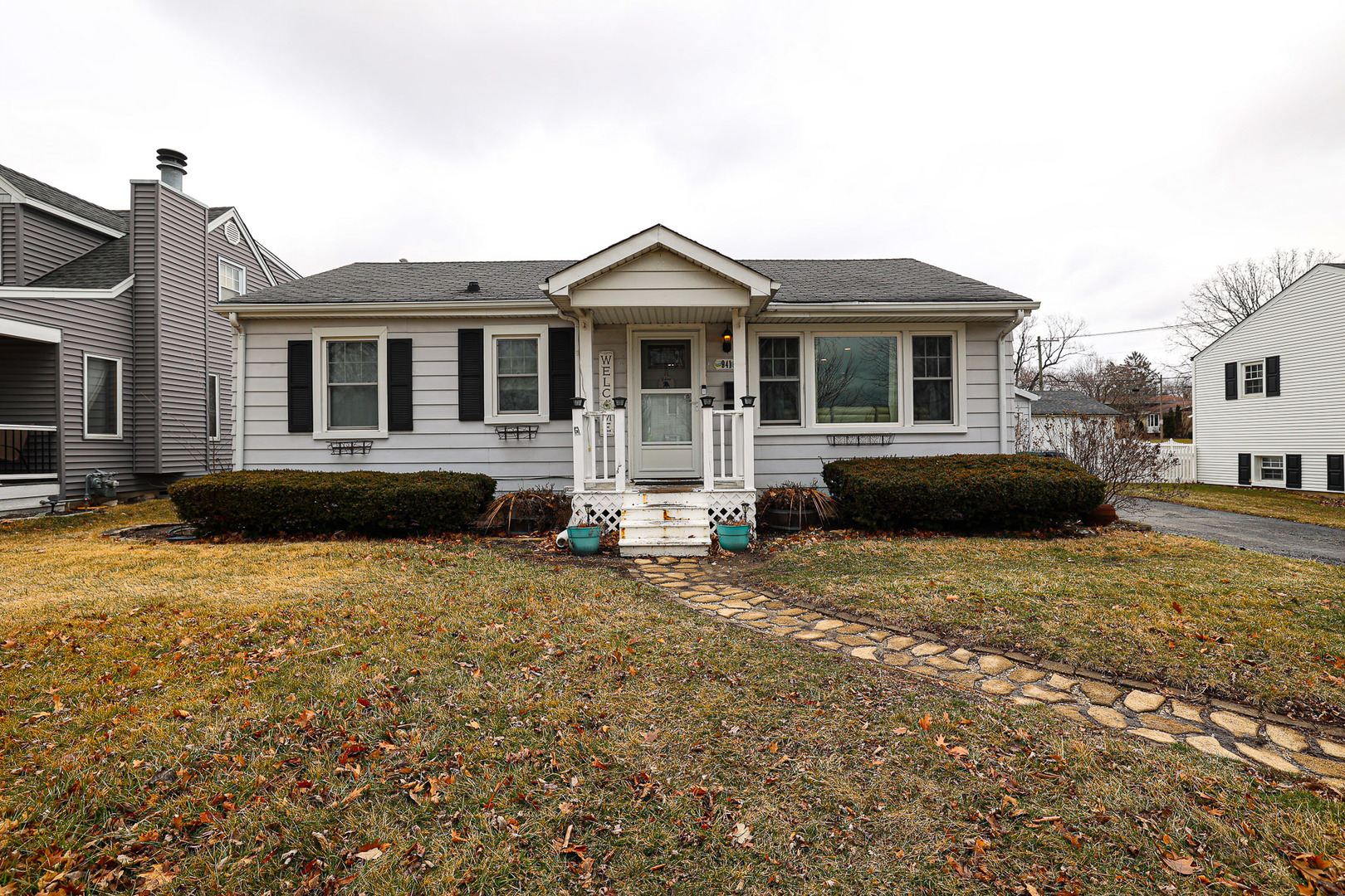 Property Photo: 941 S Charlotte Street IL 60148