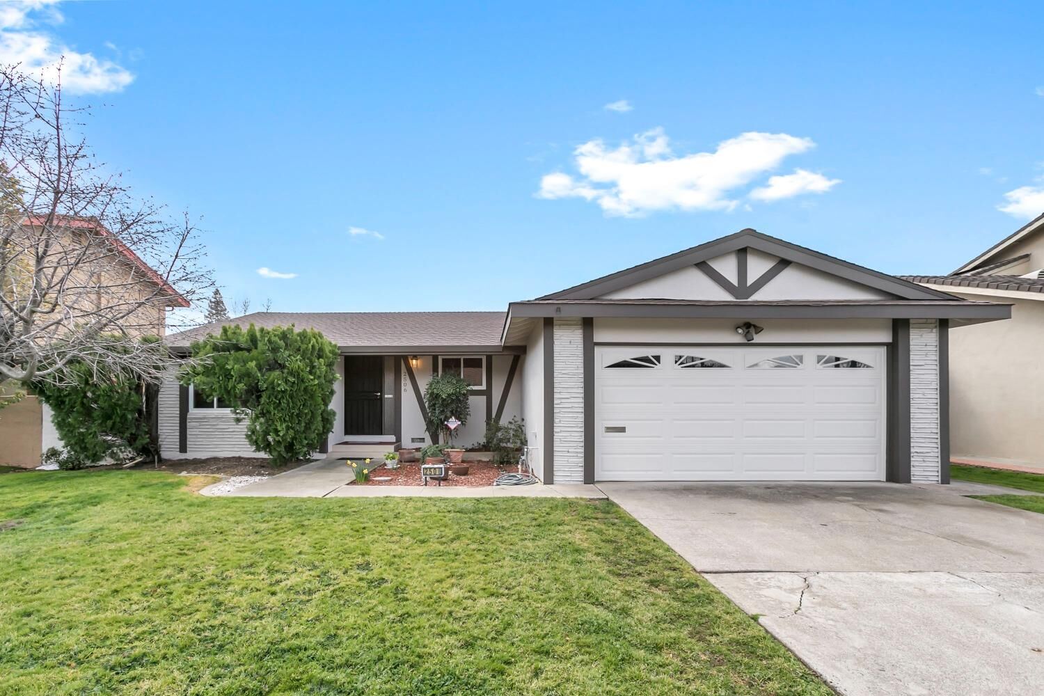 Property Photo:  2506 Queenwood Drive  CA 95670 
