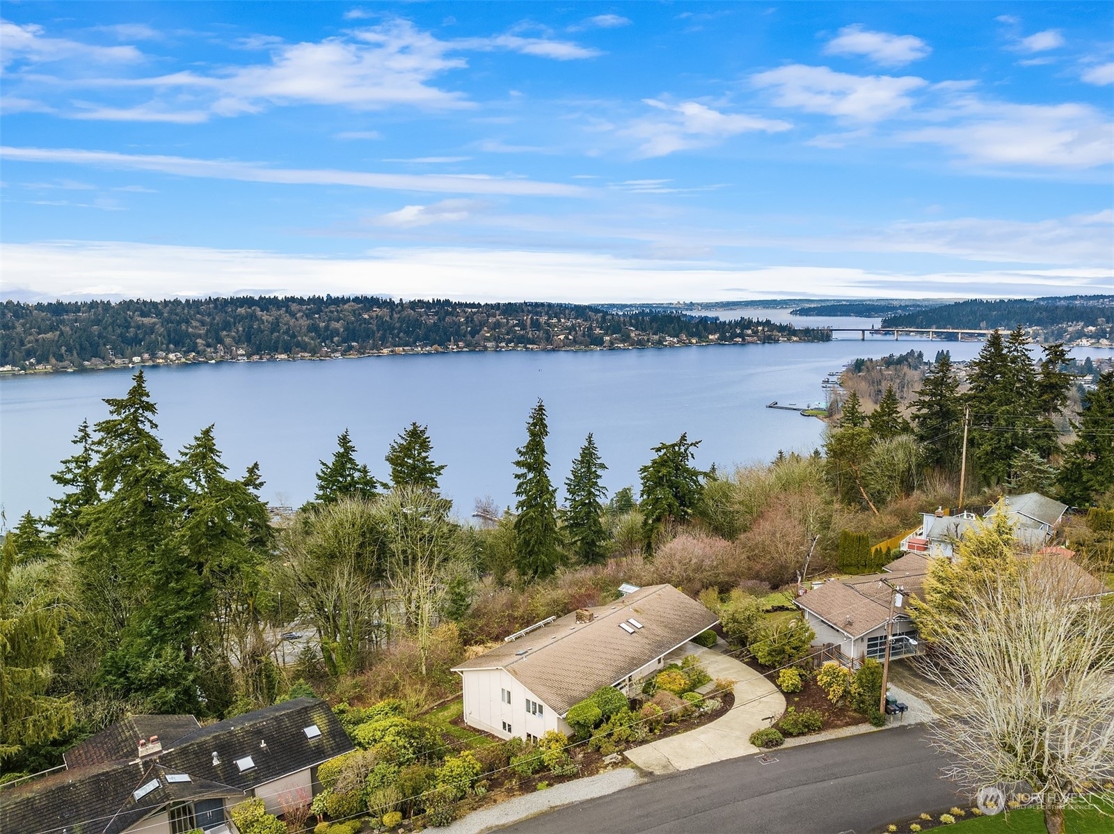 Property Photo:  4915 116th Place SE  WA 98006 