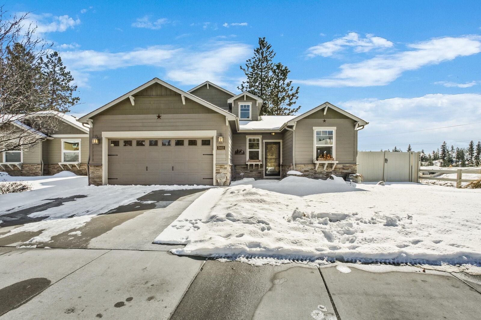 Property Photo:  