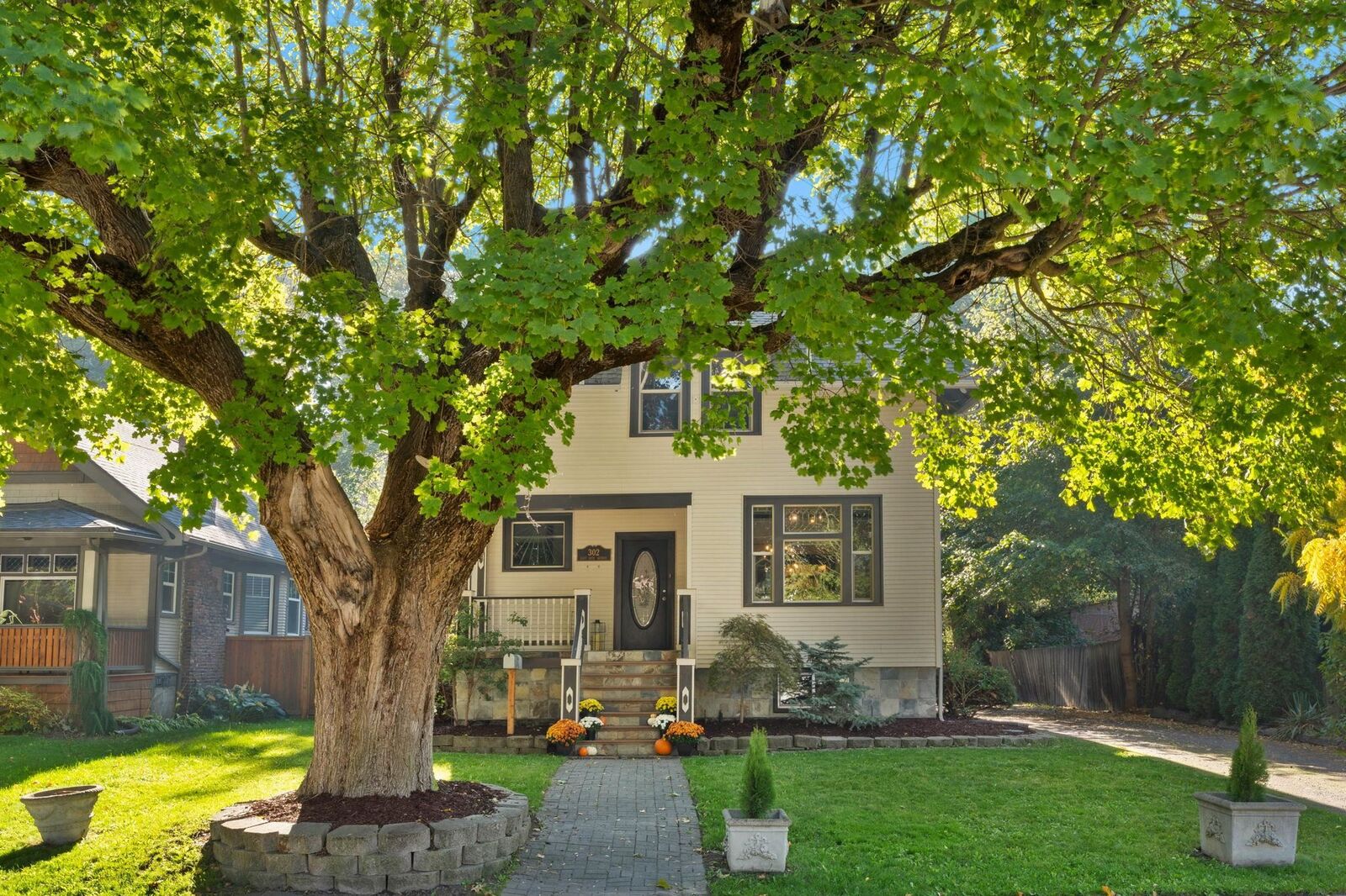 Property Photo: 302 E 18th St WA 99203