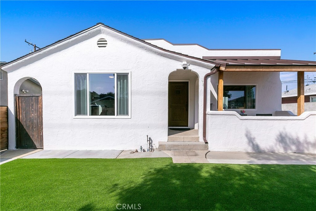 Property Photo:  175 E Pleasant Street  CA 90805 