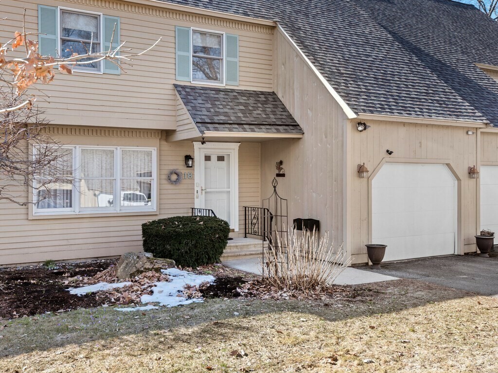 Property Photo:  18 Waterford Dr 71  MA 01602 