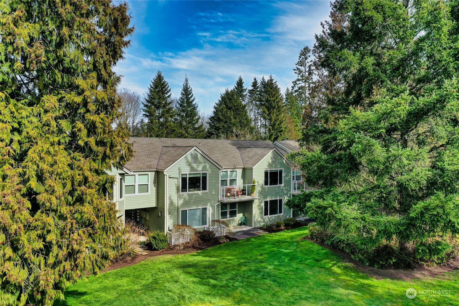 Property Photo:  22142 SE 40th Lane  WA 98029 