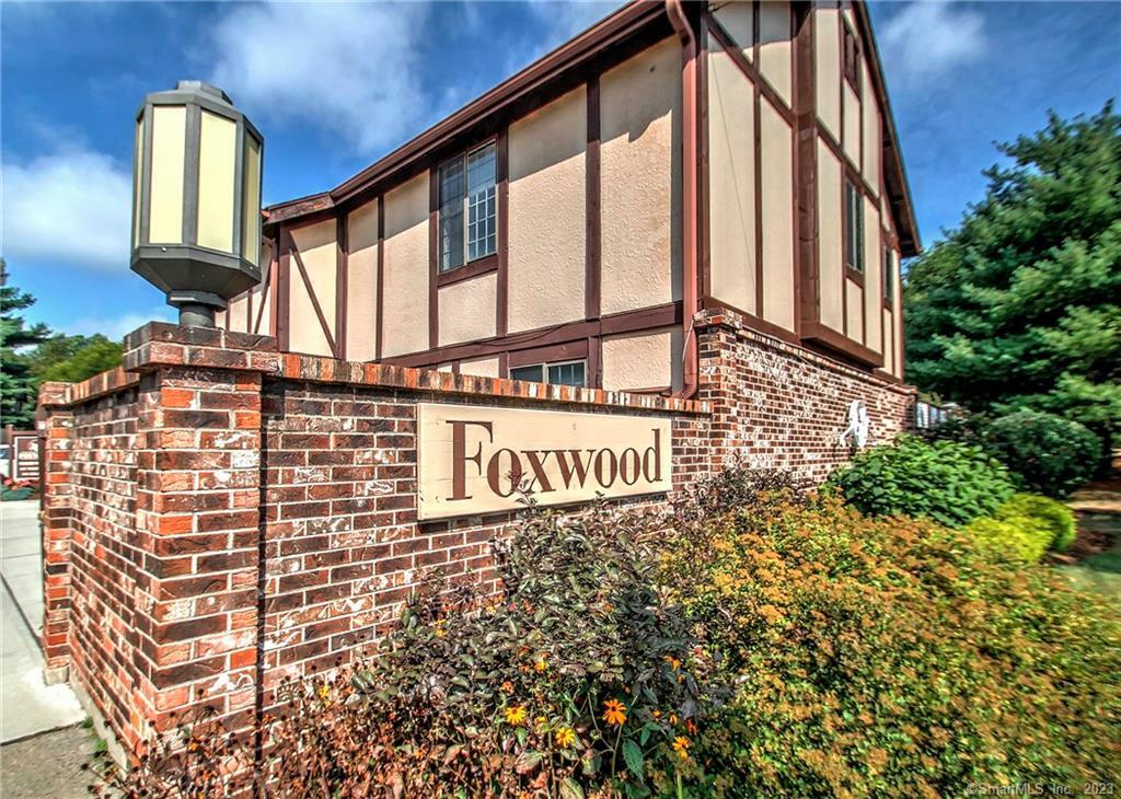 Property Photo:  131 Foxwood Close 131  CT 06461 