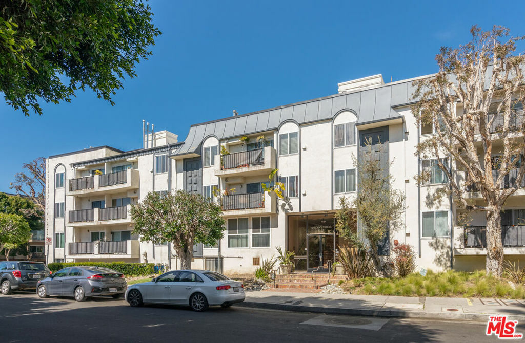 Property Photo: 8163 Redlands Street 14 CA 90293