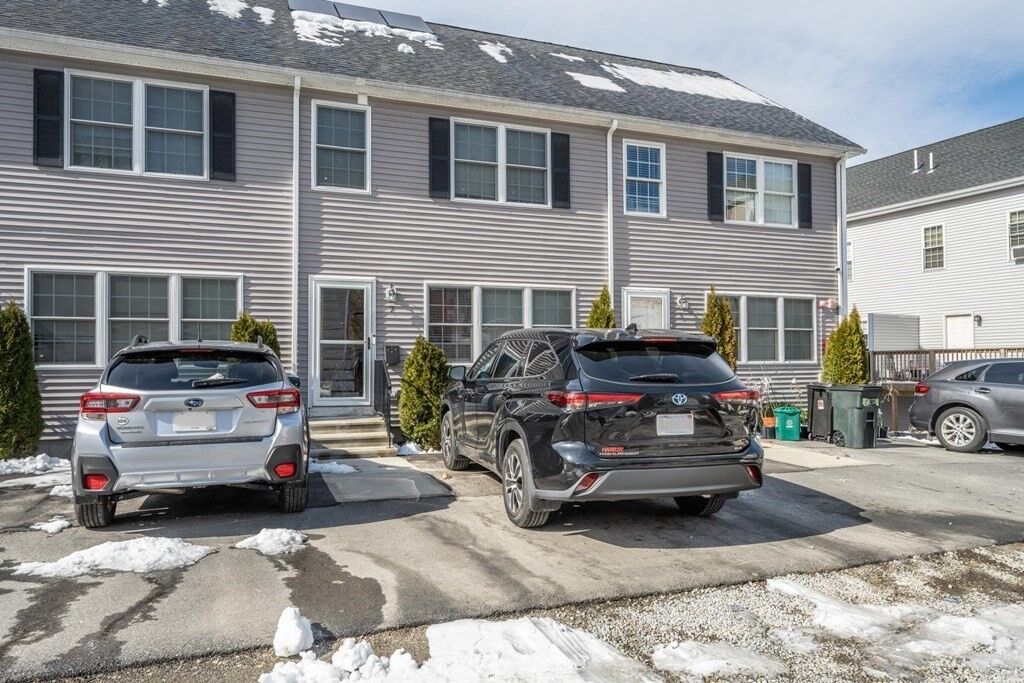 Property Photo:  7 S Maxwell Court  MA 01607 