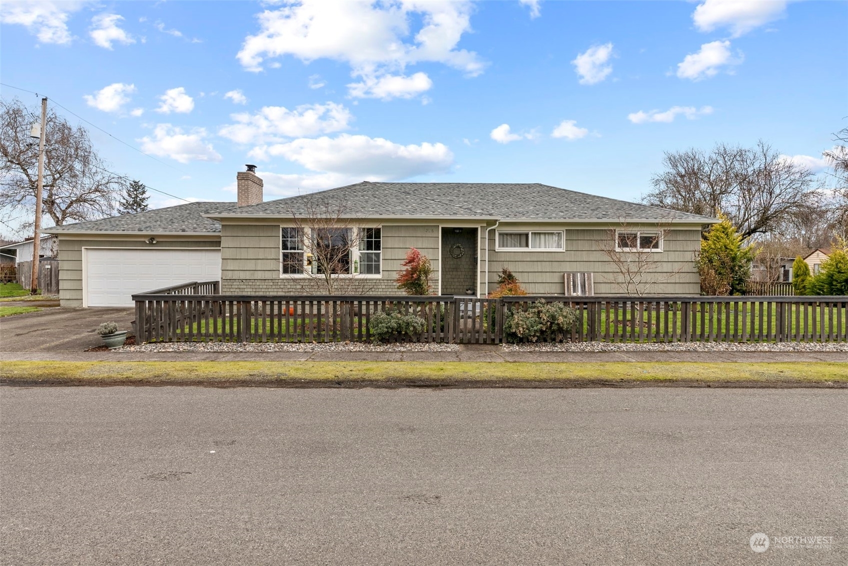 Property Photo: 2706 Cypress Street WA 98632