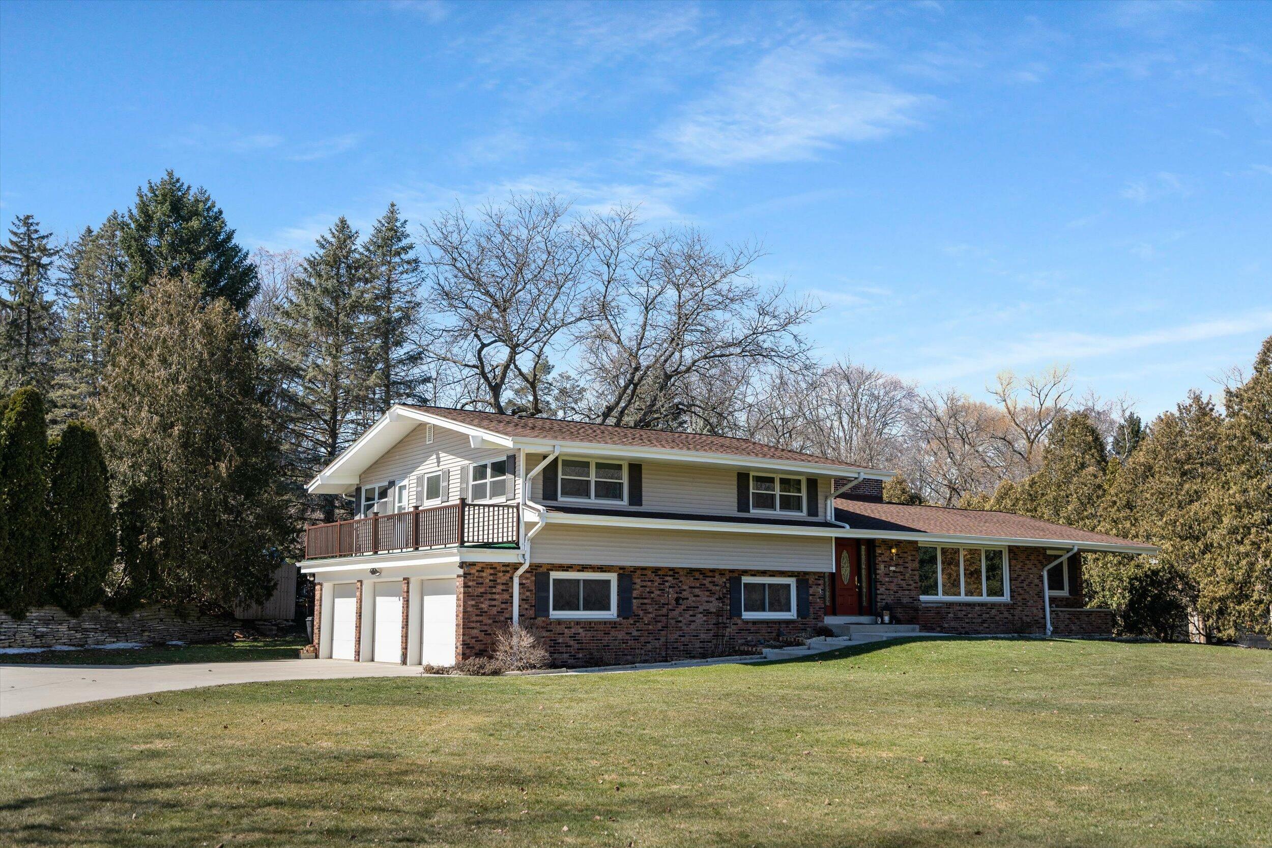 Property Photo: 9520 W Brookside Dr WI 53228