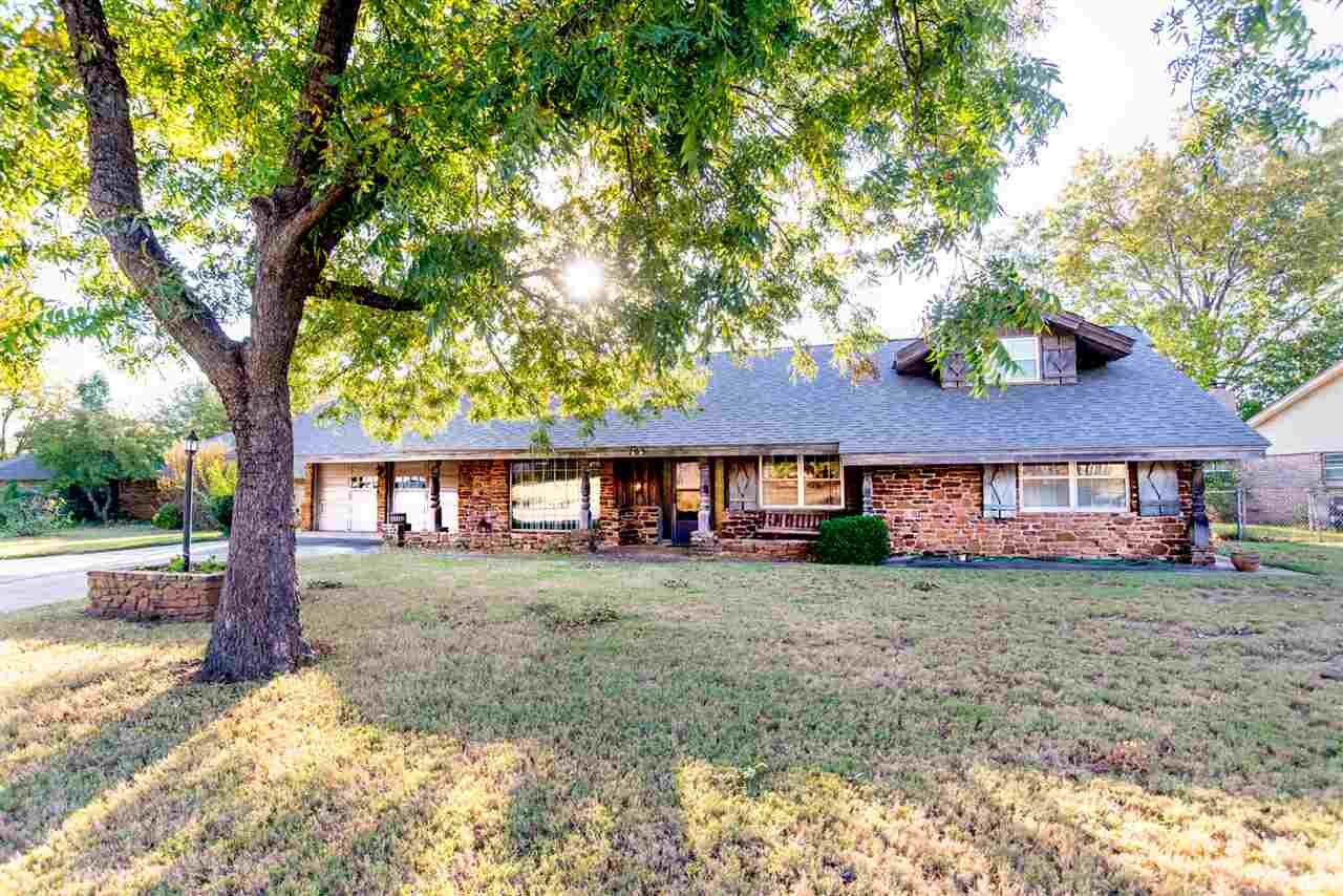 Property Photo: 703 N Dryden Circle OK 74075