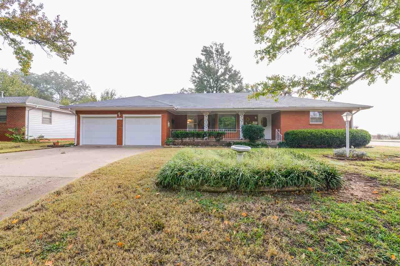 Property Photo: 1123 S McFarland Street OK 74074