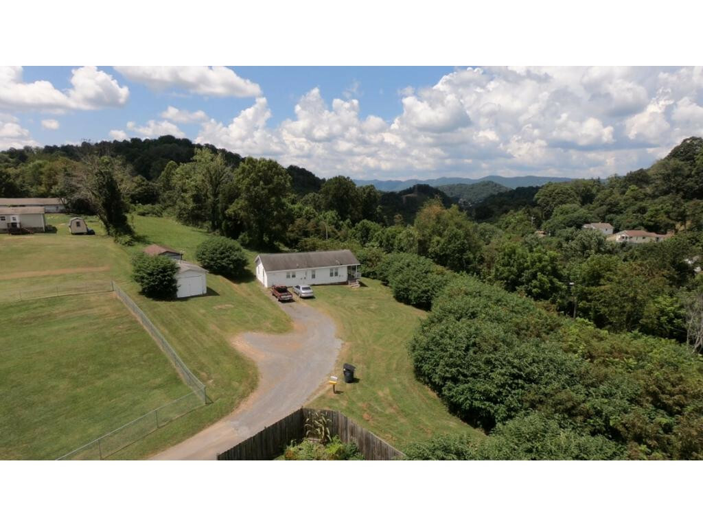 Property Photo:  1408 Roan Court  TN 37660 