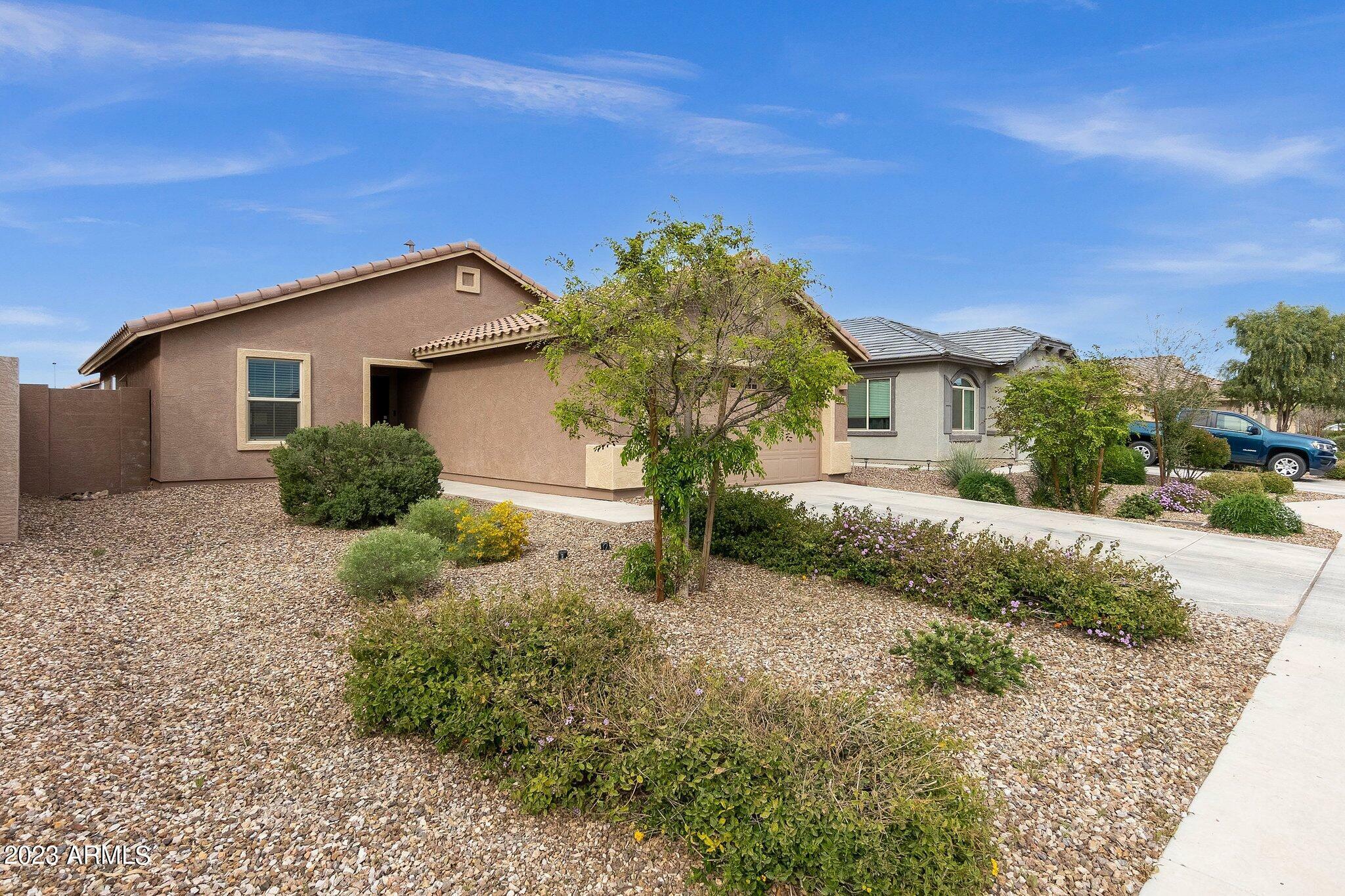 Property Photo:  378 W Tamarack Drive  AZ 85140 