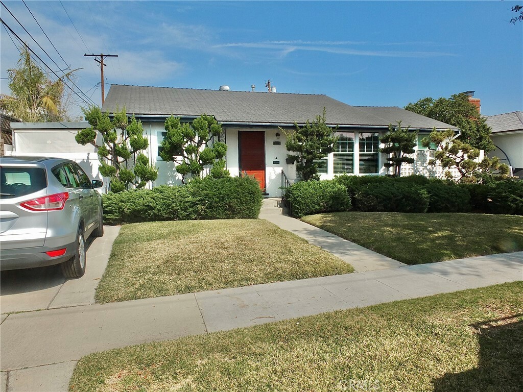 Property Photo:  1916 Litchfield Avenue  CA 90815 