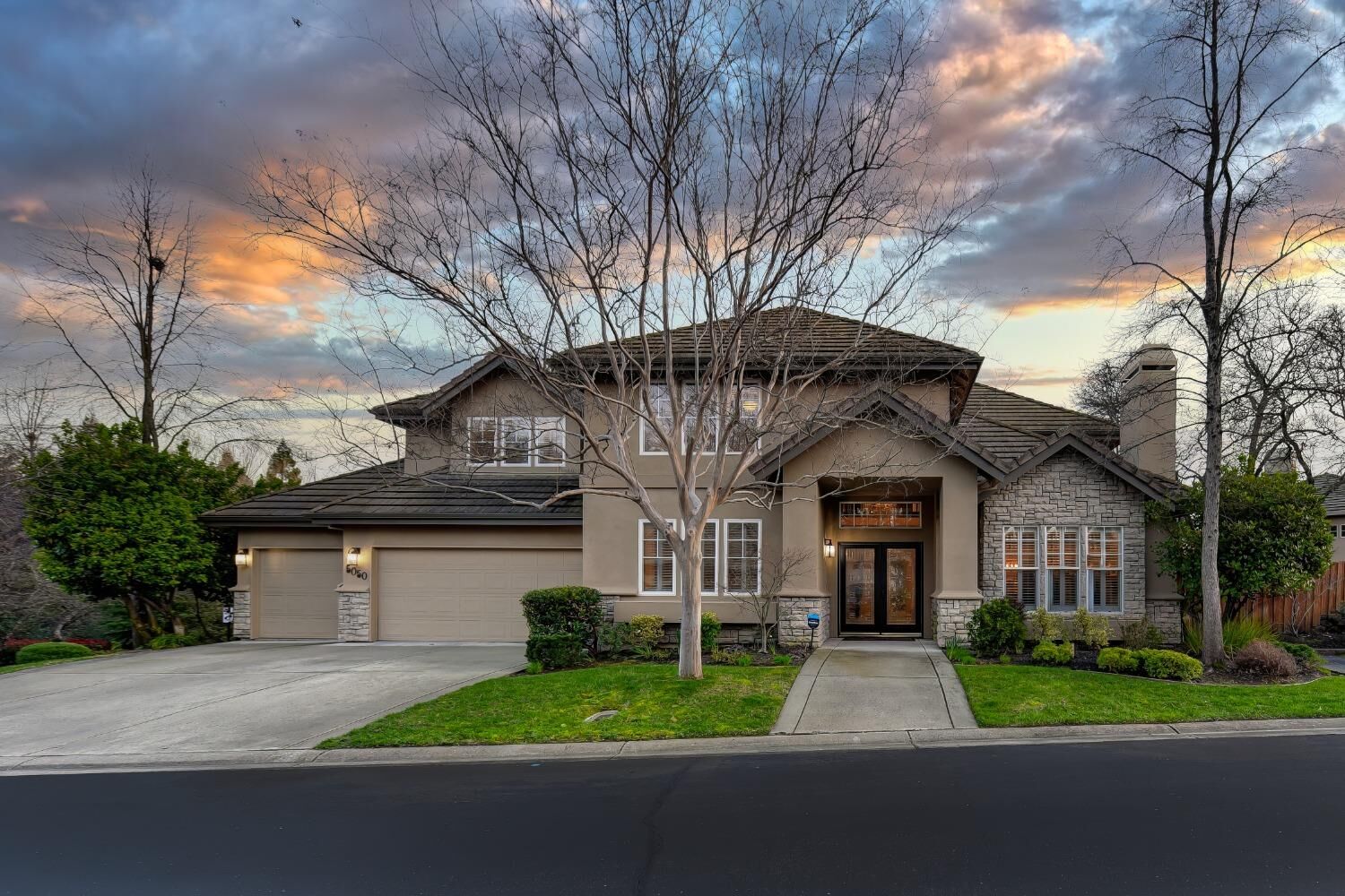 Property Photo: 5050 Knightswood Way CA 95746