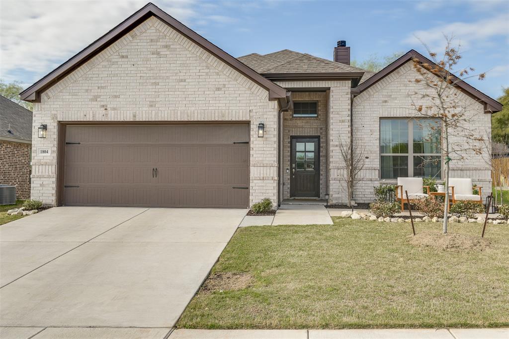 Property Photo: 1804 Quail Hollow TX 76033