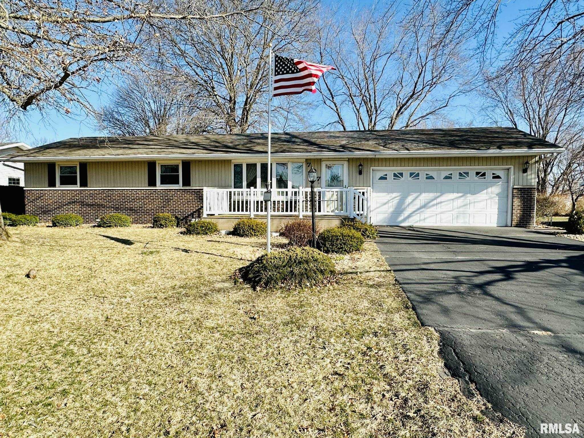 Property Photo:  707 Johnson Avenue  IL 61448 