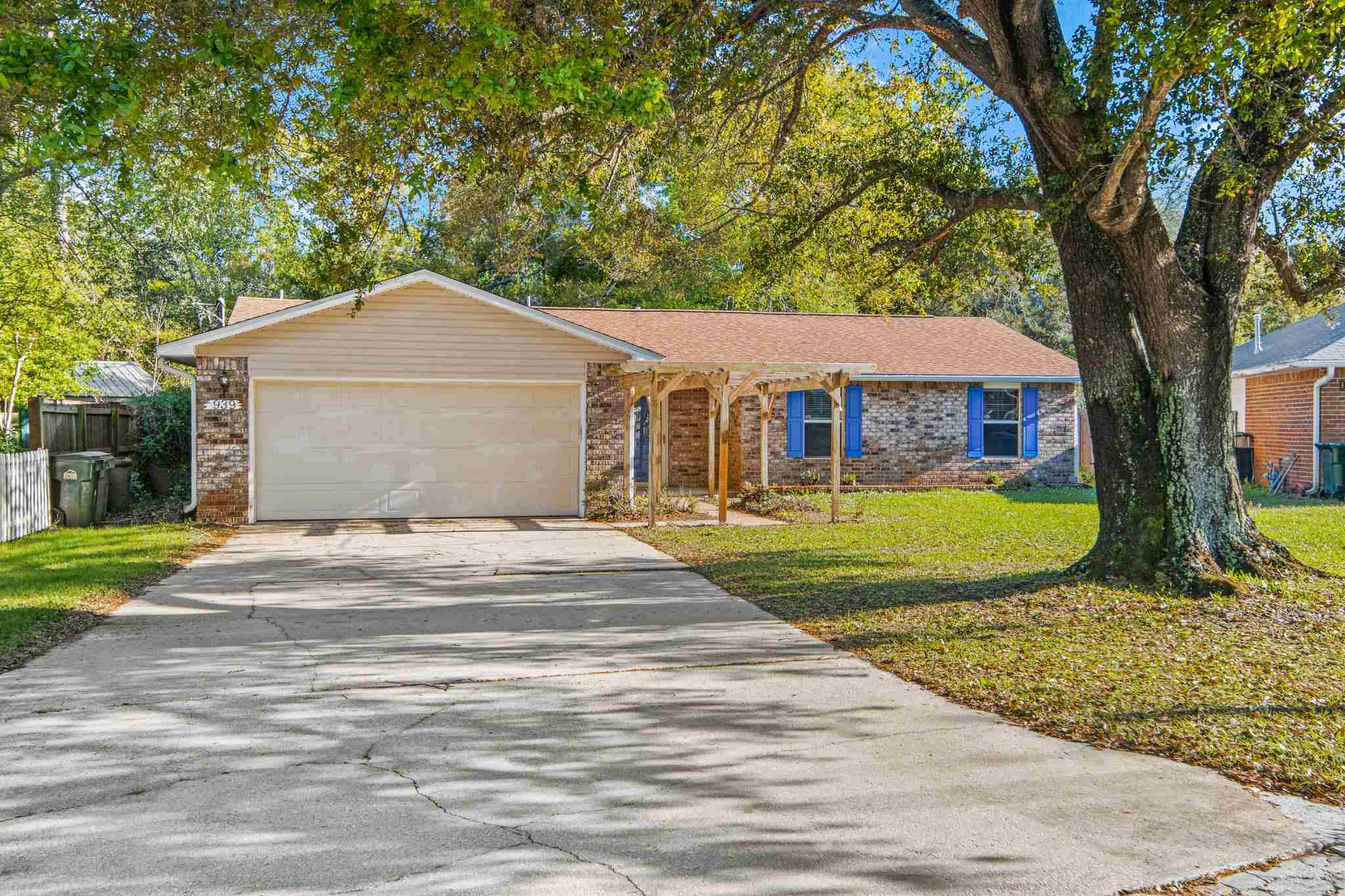 Property Photo:  939 Vonna Jo Cir  FL 32506 