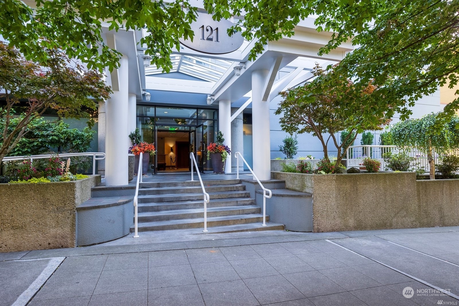 Property Photo:  121 Vine Street 1402  WA 98121 