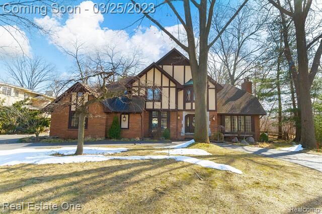 Property Photo:  30600 Oakleaf Lane  MI 48025 