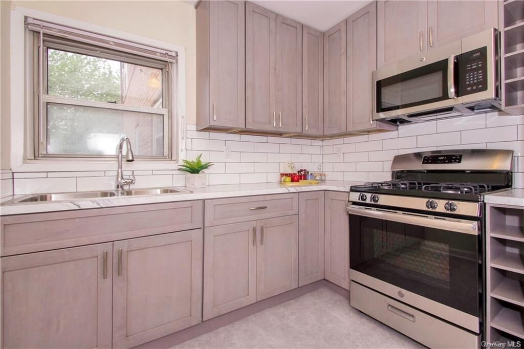 Property Photo: 330 S Broadway A6 NY 10591