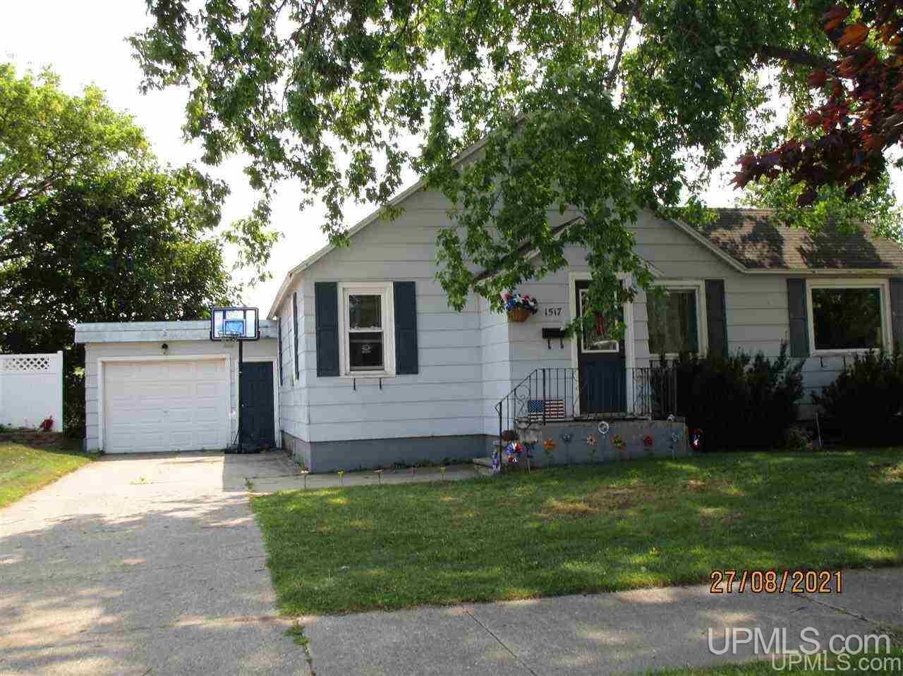 Property Photo: 1517 &Amp 1517 1/2 Michigan Ave MI 49837