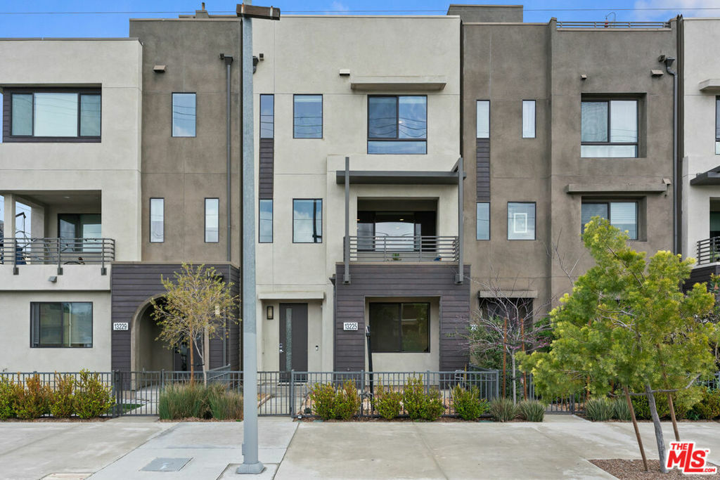 Property Photo:  13225 Victory Boulevard  CA 91401 