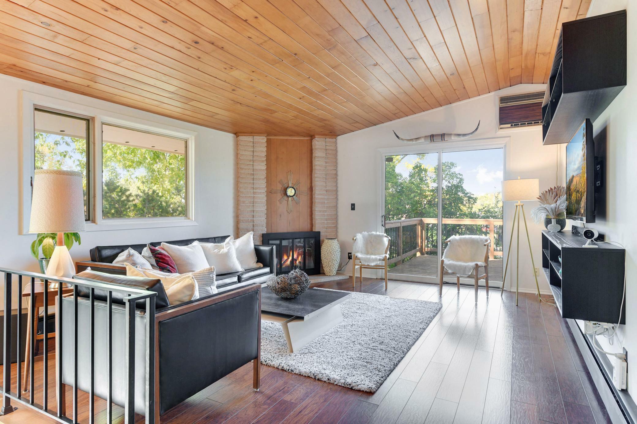 Property Photo: 2480 Valders Avenue N MN 55427
