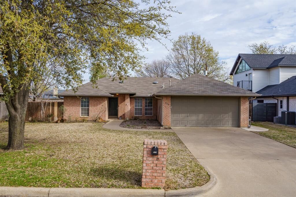 Property Photo:  629 Meadow Lane  TX 76262 